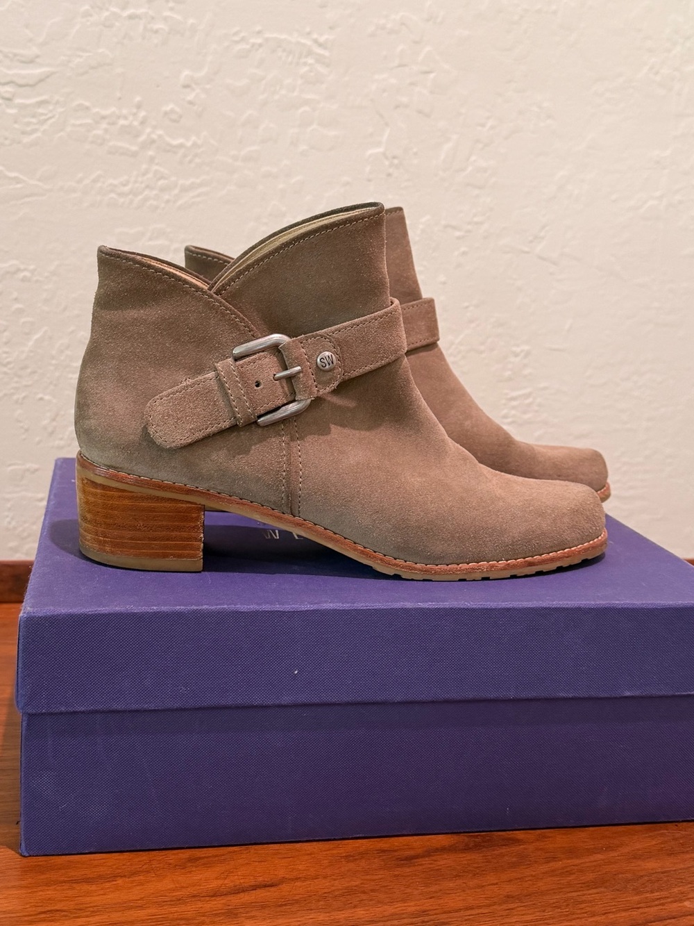 Stuart Weitzman Taupe Suede Ankle Booties Boots Shoes 7.5 with Buckle and Box